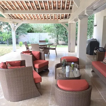 Proche Avignon Villa