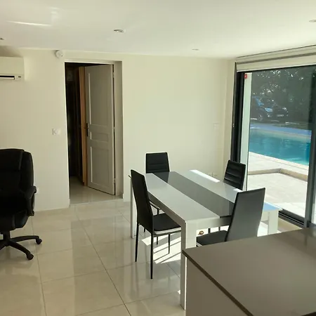 Proche Avignon Villa
